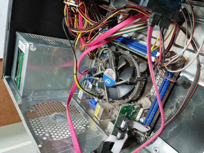 Mantenimiento preventivo de computadora de escritorio en Panamá - Limpieza interna de componentes