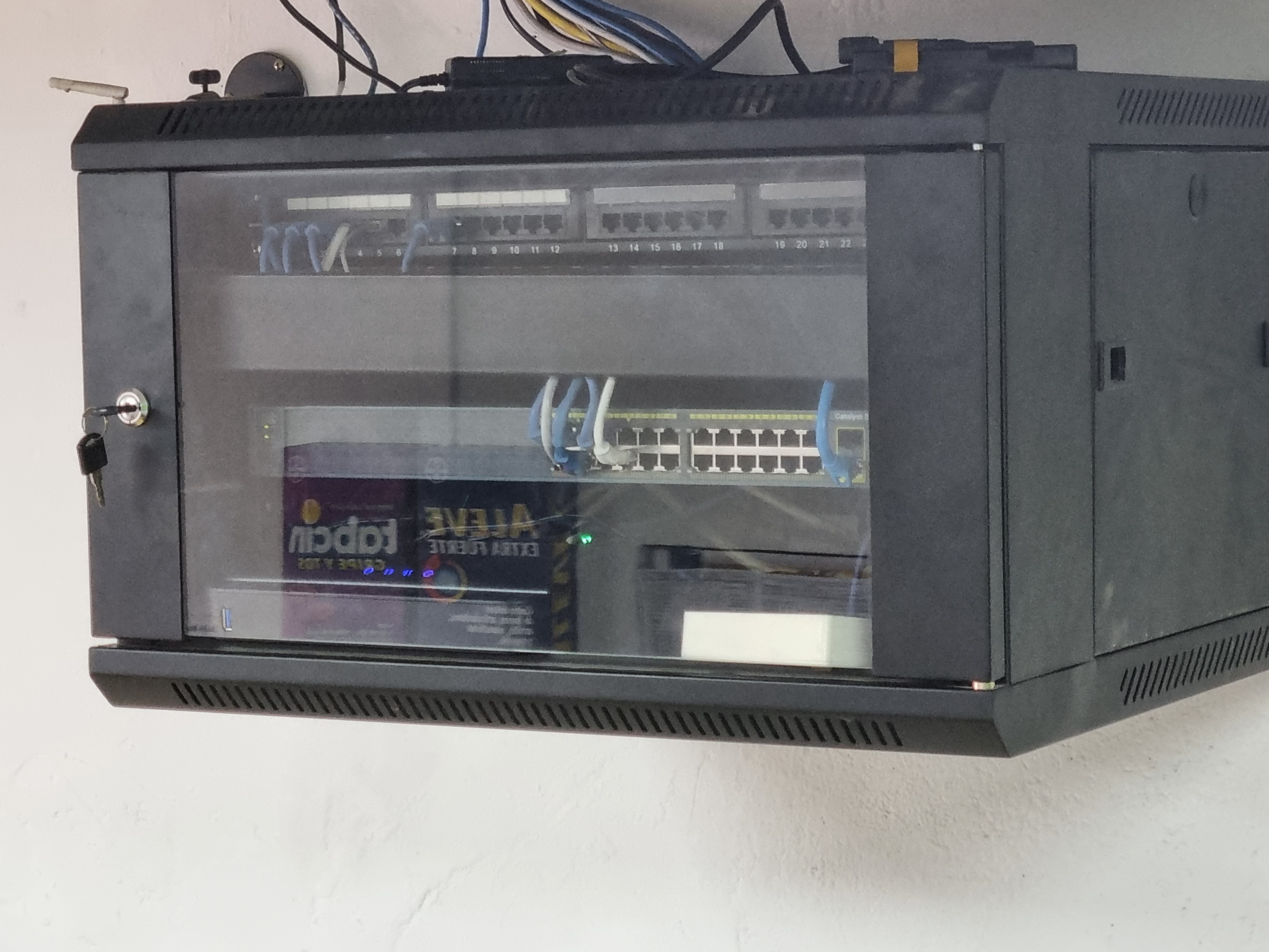 Instalación de cableado estructurado Cat6 certificado en empresa panameña
