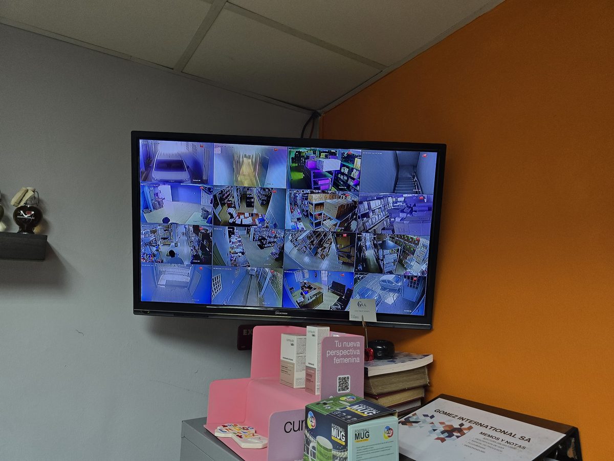 Instalación de cámaras en farmacia — VentasPanama.net