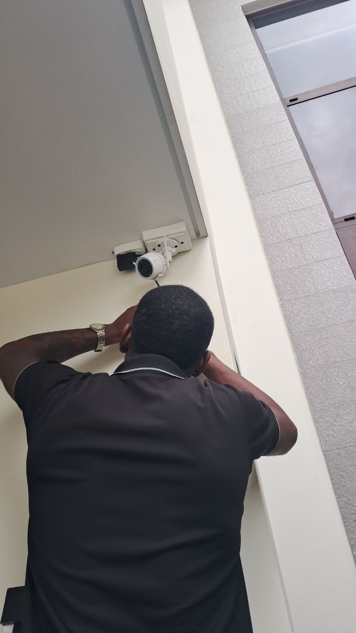 Instalación de cámaras en hotel — VentasPanama.net