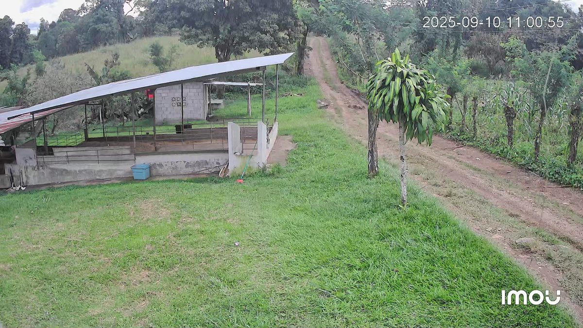 Cámara WiFi IMOU instalada en residencia — VentasPanama.net